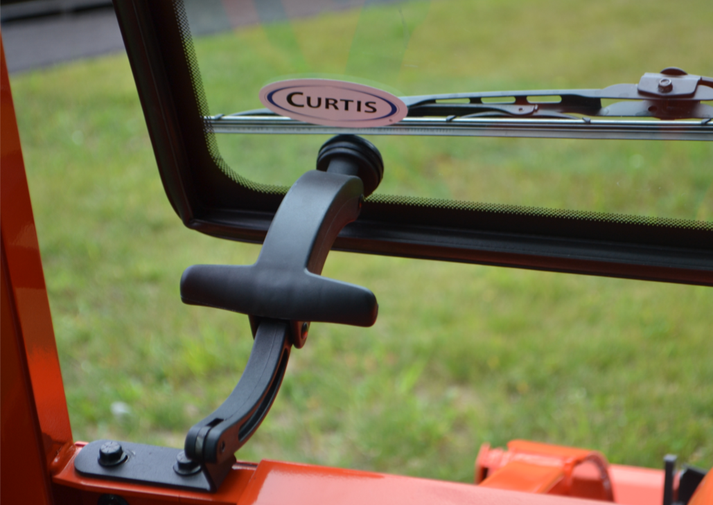 BX80_windshield_latch20180817081146