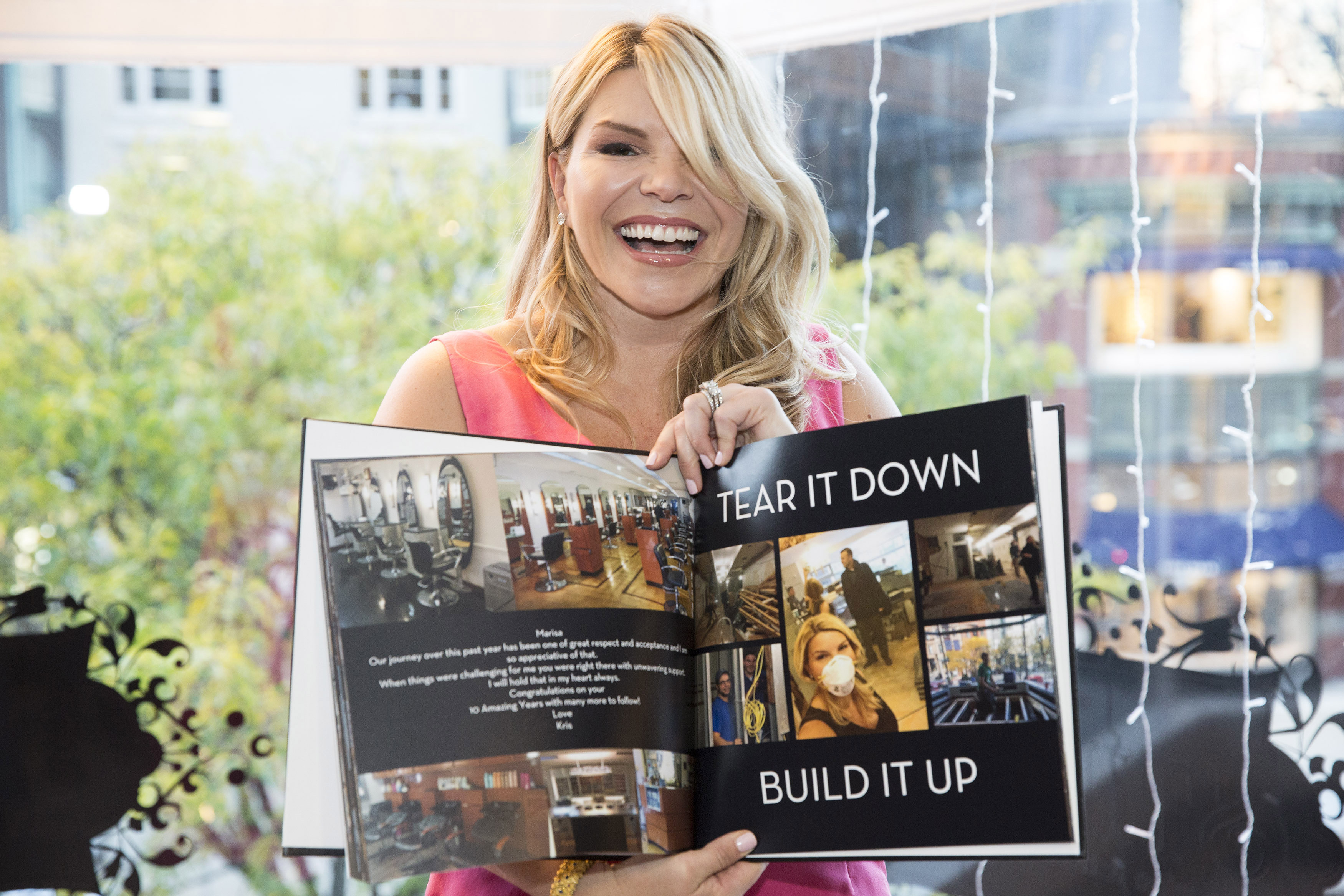 Marisa_with_her_book20161230173704