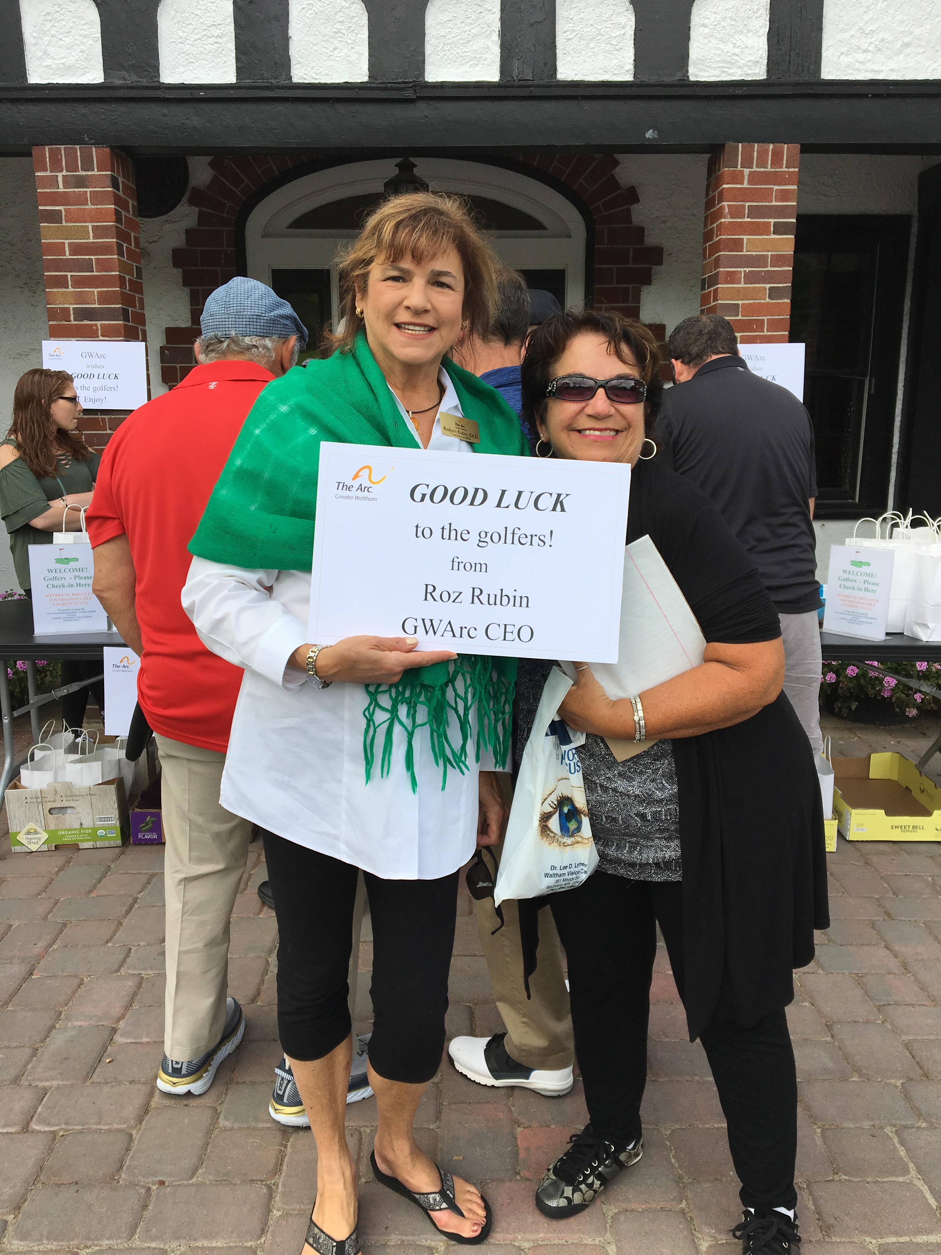 Roz_and_Angie_Doucette_Golf_Tournament.JPG20170913125757